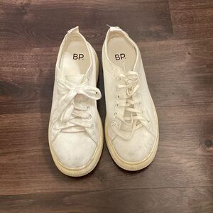 BP white woman’s canvases size 7